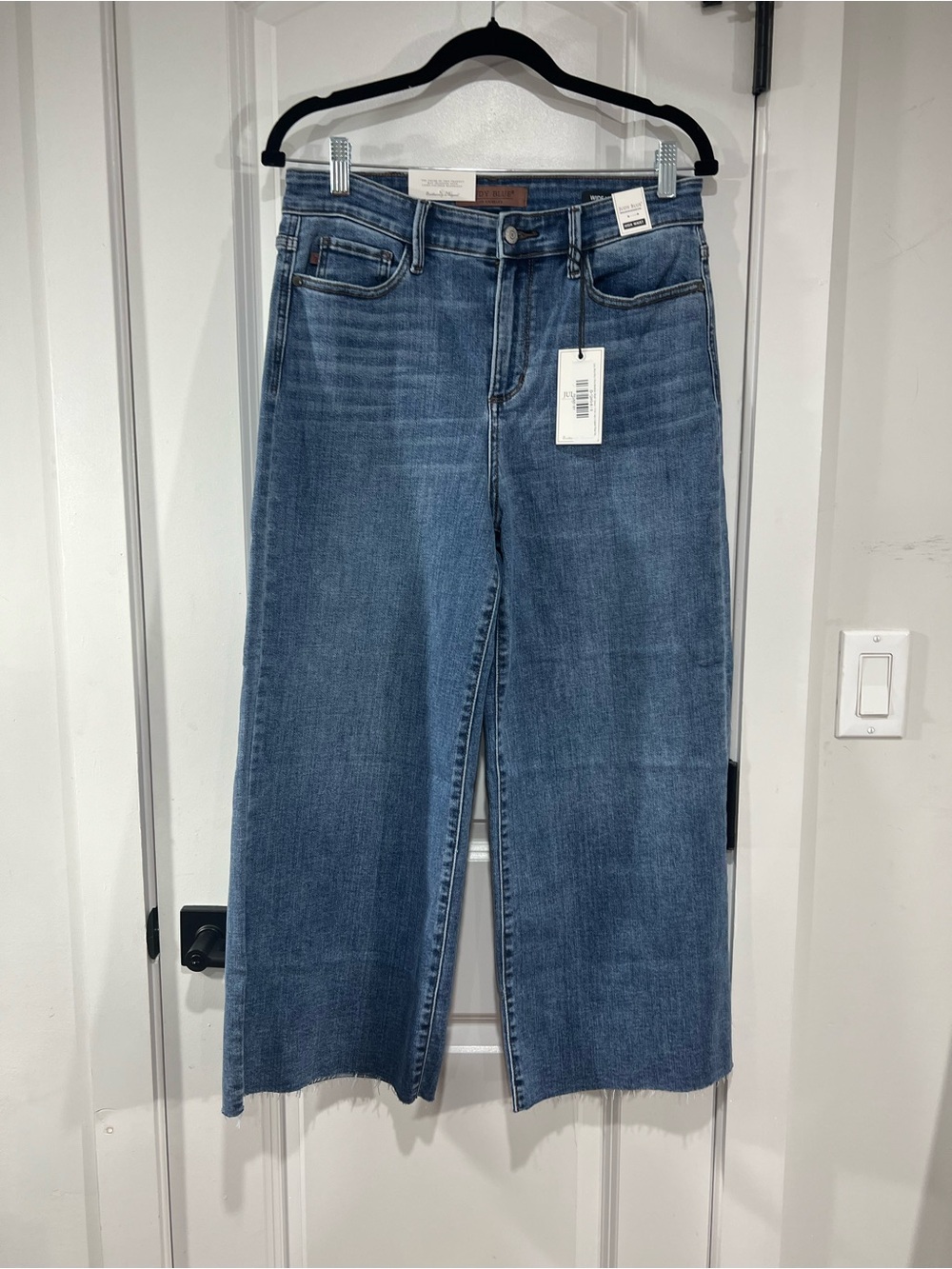 Judy Blue Medium Wash Cropped Wide-Leg Jeans